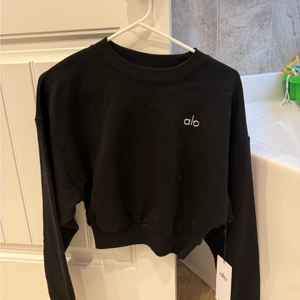 ALO Yoga Women's Black Cropped Sweater